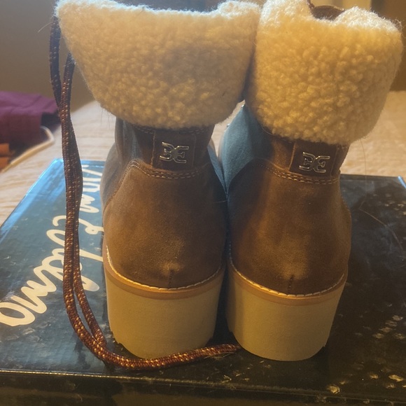 Sam Edelman lace up ankle boots. Host Pick for trending brands 10/20🎉🎉🎉 - Picture 2 of 5